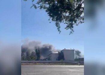 Пункт приема вторсырья горит в Талдыкоргане