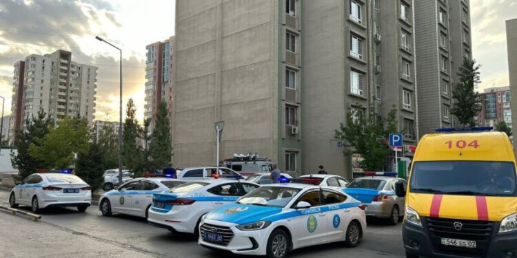 Досаев Ақкентте болған өртте көз жұмған әйелдің отбасына көңіл айтты