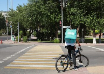 Елімізде ЖОО бітіргендердің көбі таксист, курьер болып жүр – министр