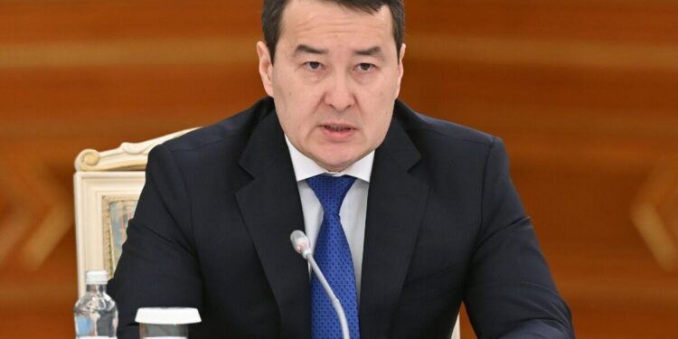 Премьер-министр алғаш рет есеп беріп жатыр