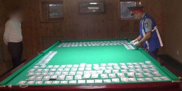 Менеджер автосалона прихватил с собой сейф с 30 млн тенге в Кокшетау