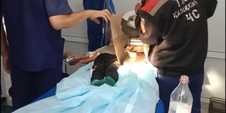 Шымкентте 3 жасар бала қолын ет тартқышқа сұғып жіберген