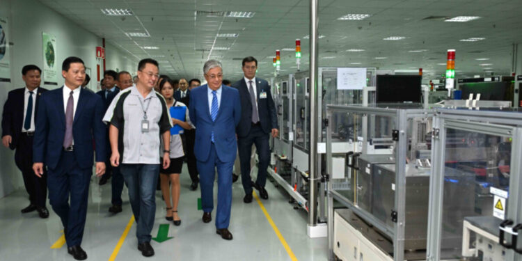 Мемлекет басшысы Goertek өндіріс кешенінің жұмысымен танысты