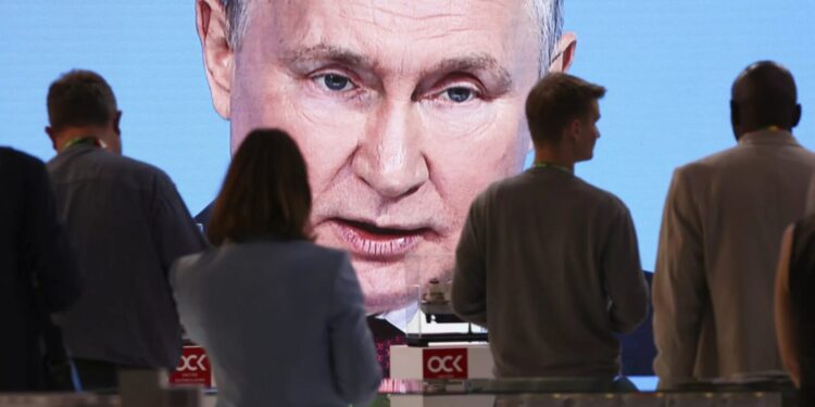 Путин Африкадағы 6 елге тегін астық жеткізетінін айтты