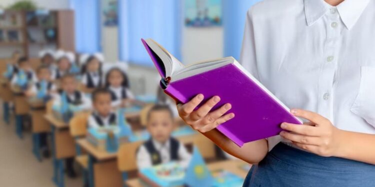 220 мыңнан астам педагог жалақысына қосымша ақы алады