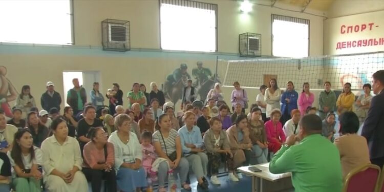 Әкім Ербол Қарашөкеевтің бірінші жұмыс күнінен басы дауға қалды