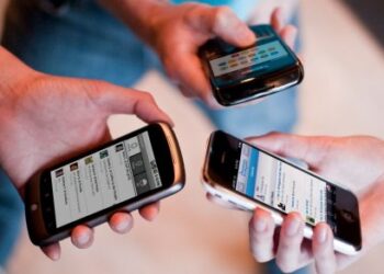 Ата-ана, қараңыз, не көріп жүр балаңыз