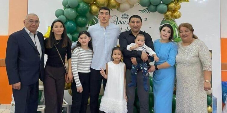 Балуандардың жолын ашып бердік – Ризабек Айтмұханның әкесі Қанат Жолдасбай.«Әке, біз соңына дейін жүреміз. Кем дегенде әлем чемпионы боламыз» деп айтқаны әлі есімде, – деді ол