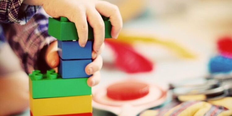 Балабақша тәрбиешілерінің жалақысы тағы да 30%-ға өседі