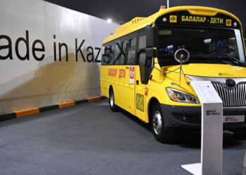 Қазақстанда құрастырылған көлікті сыйға тартты