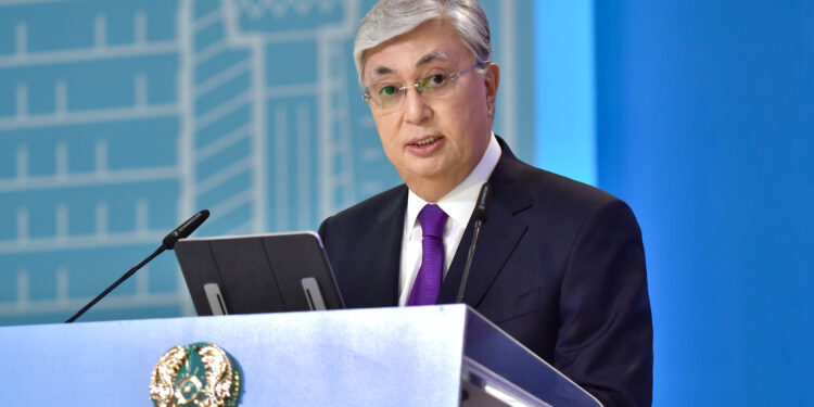 Мемлекет басшысы COVID пандемиясын еңсеруге үлес қосқан дәрігерлерге алғыс айтты