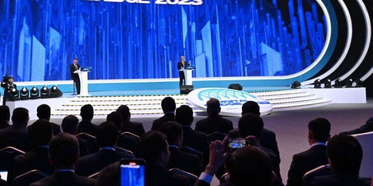 Тоқаев цифрлық сауаттылық пен информатиканы оқыту сапасын арттыруды тапсырды