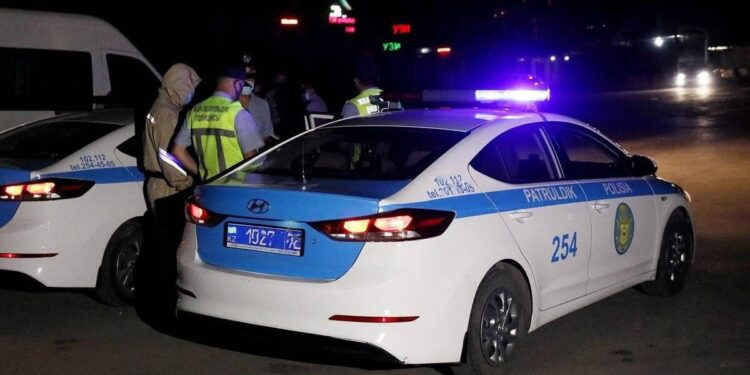 Ақтөбелік полицейлер бір сәтте 3 айыппұл арқалаған 73 жастағы қарияны қуалады (ВИДЕО)