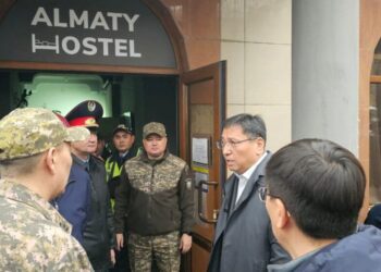 Ерболат Досаев хостелдегі өрттен кімдердің қаза тапқанын айтты