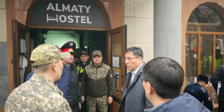 Ерболат Досаев хостелдегі өрттен кімдердің қаза тапқанын айтты