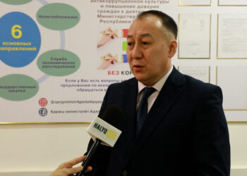 «Сталин заманынан қалған уақытпен әлі жүрміз»: Қазақстан неге бірыңғай уақыт белдеуіне көшкісі келеді?