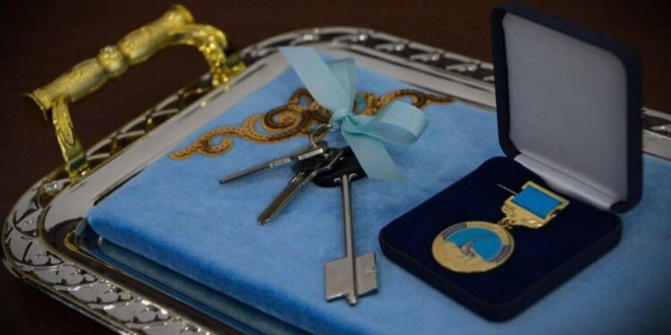 Павлодар облысында 13 жыл баспана кезегінде тұрғандарға пәтер берілді