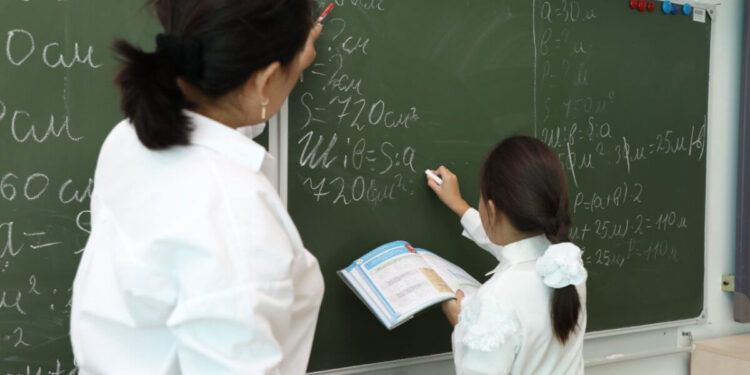 Астанада қазақ мектебіне баратын балалар саны көбейіп жатыр – әкім