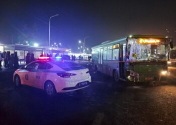 «2 баласы бар жалғызбасты ана»: Алматыда адамдарды қағып кеткен автобус жүргізушісі жайлы әкесі айтып берді