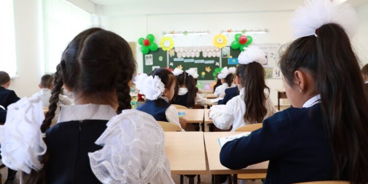 Ақтөбеде 13 жастағы бала мектепте көз жұмған: денсаулық сақтау басқармасы түсінік берді