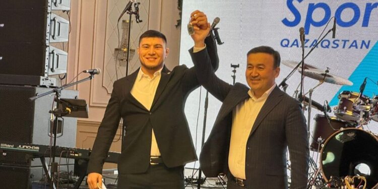 Балуандарға пәтер мен автокөлік берілді