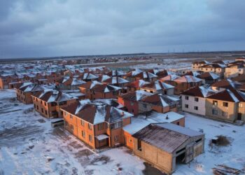 «16 жыл баспанасының құжаты болмаған»: Астанада шағын аудан тұрғындарының мәселесі шешілді