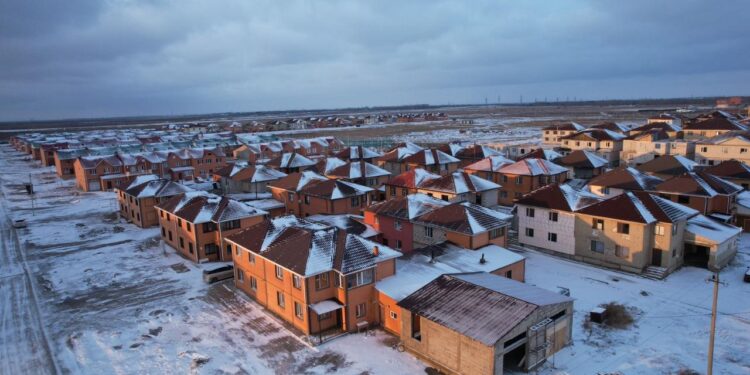 «16 жыл баспанасының құжаты болмаған»: Астанада шағын аудан тұрғындарының мәселесі шешілді