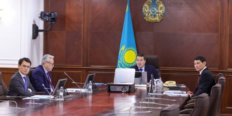 «Тежейтіндерді жұмыстан шығарамыз». Смайылов цифрландырудағы кемшіліктерді жоюды талап етті