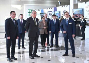 Президент елорданың индустриялық паркіндегі жетекші кәсіпорындармен танысты