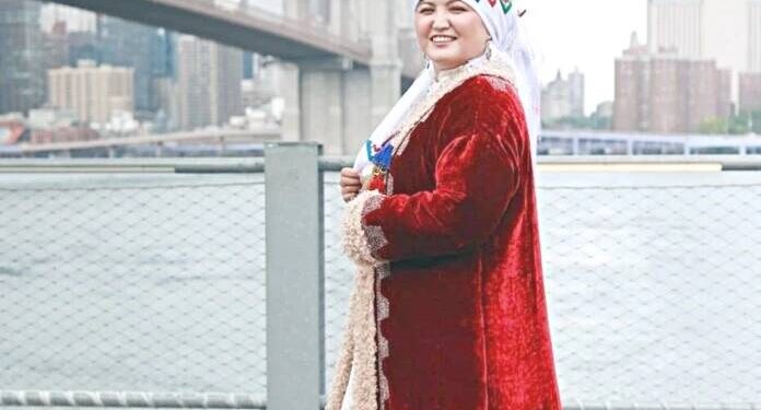 Түйе жүнінен ұлттық киім тігеді