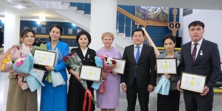 «Үздік педагог-2023»: елорданың бірнеше ұстазы марапатталды