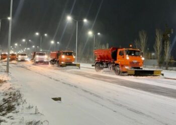 2300-ден астам жұмысшы және 1400-ге жуық арнайы техника: қыста Астанада коммуналдық қызметтер қалай жұмыс істеп жатыр