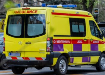 Екібастұзда аяғы ауыр әйел көпқабатты үйден құлап кетті