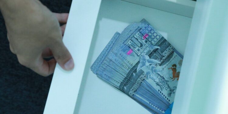 Шымкентте алаяқ жұртты «жұмысқа орналастыру» үшін 12 млн теңге алған