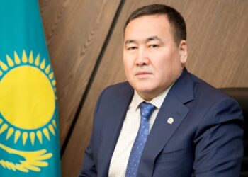 Атыраудың бұрынғы әкімі тергеу изоляторынан үйіне шығарылды