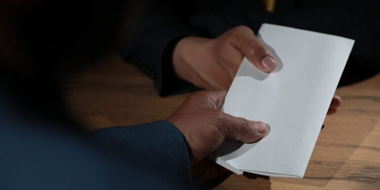 Шымкентте тұрғын үй басқармасының басшысы ұсталды (ВИДЕО)