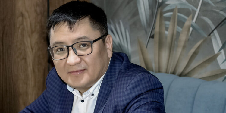 Айболат Дәлелхан: Визасыз режим Қытайдағы қандастарымыз үшін қолайлы