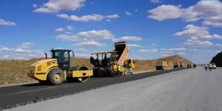 Тоқаев «Астана-Балқаш-Алматы» тас жолының құрылысын сынға алды