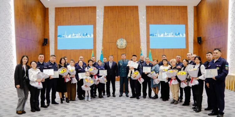 Астанада құтқарушылар мен өрт сөндірушілерге пәтер кілті табысталды