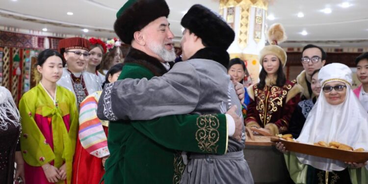 Астанада түрлі этнос өкілдері Көрісу күні мерекесін атап өтті