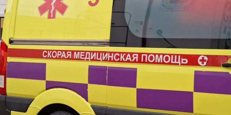 Сәтбаевта жедел жәрдем қызметкерлерін соққыға жыққан жігіт аз айыппұлмен құтылды