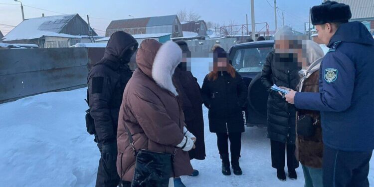 СҚО-да есірткі жасырумен айналысқан қыздар ұсталды