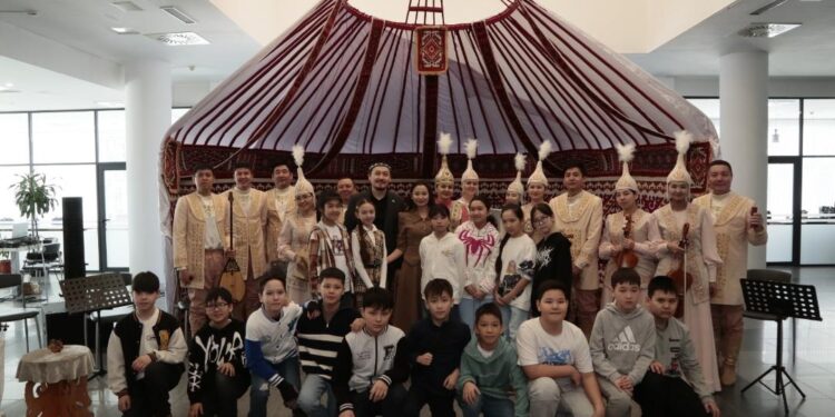 Астанада «Ұлттық аспаптар әлеміне саяхат» кеші өтті