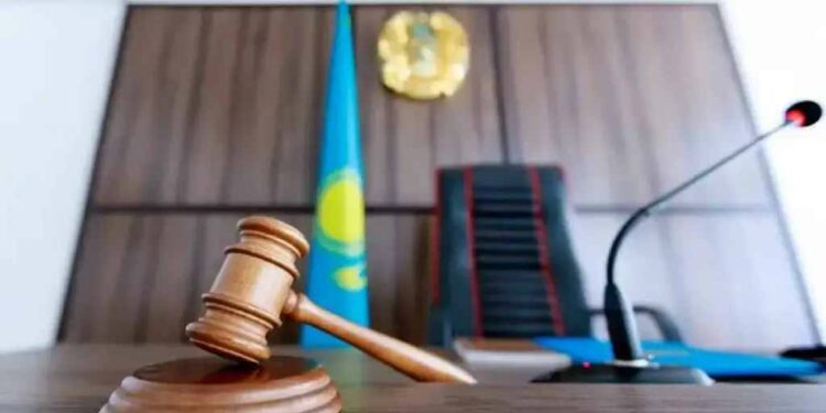 Азаматтарды азаптаған экс-полицейлерге сот үкімі шықты