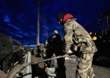 Елордалық еріктілер мен коммуналдық қызмет мамандары Ақмола облысындағы су тасқынына қарсы күресте көмектесуде