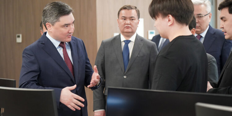 Олжас Бектенов Astana Hub стартап-жобаларымен танысып, дарынды жастарды қолдау шараларын күшейтуді тапсырды