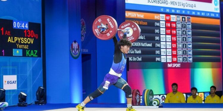 Олимпиада-2024: Қазақстан ауыр атлеттері Әлем кубогына қатысып жатыр