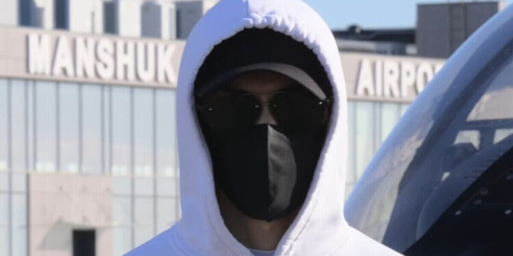 Бетперделі жігіт тасқыннан зардап шеккендерге 1 млн доллар жібермек (ВИДЕО)