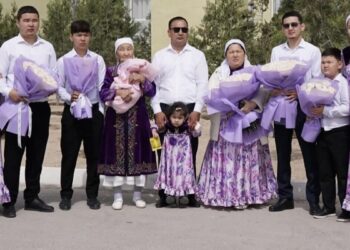 Екі келіні бар ене 23 жыл күткен қызын дүниеге әкелді (ВИДЕО)