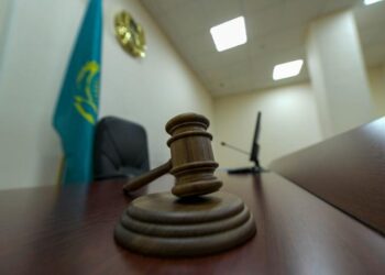 «Күйеу баласынан 20 млн теңге бопсалаған»: белгілі экономистің қайын атасы 7 жылға сотталды